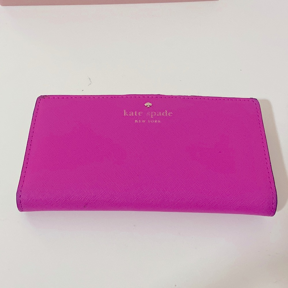 Kate Spade ♠️ pink wallet. Good condition.